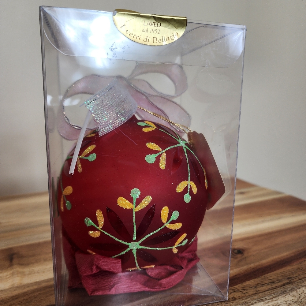 Mouth Blown Hand Painted Snowflakes Glass Ball Ornament Red Made in Romania - Picture 3 of 4